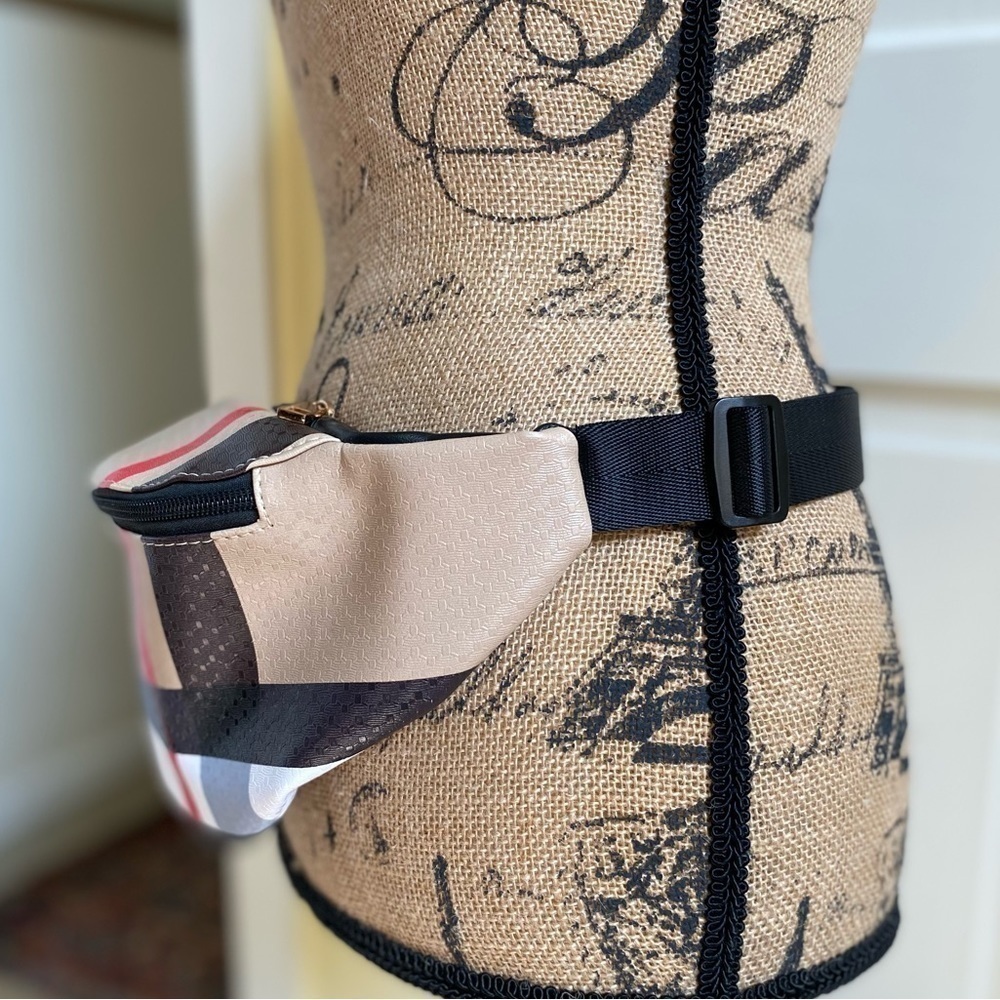 Checked Pattern Crossbody Belt Bag in Beige and Black - Picture 6 of 12